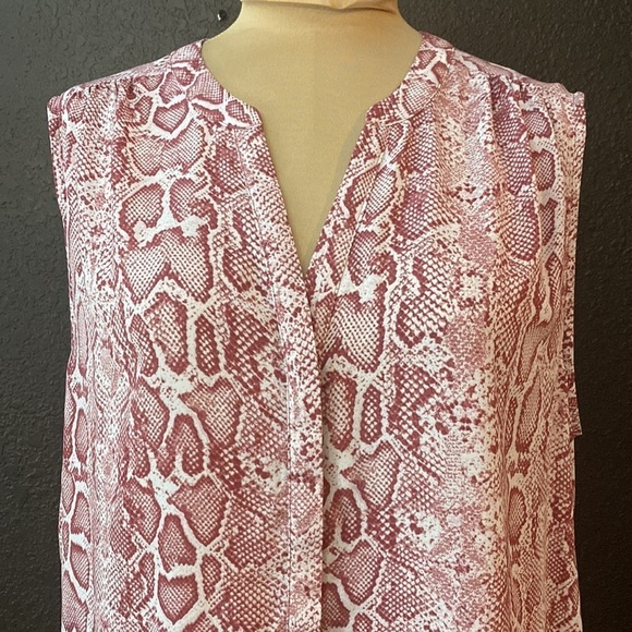 CHELSEA & Theodore pink reptile snakeskin print sleeveless button front blouse - Picture 1 of 7